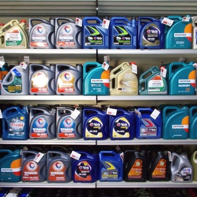 Bidones de aceite para el motor de coche