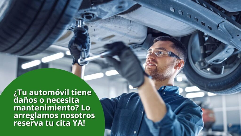 Chico revisando parte de abajo del coche